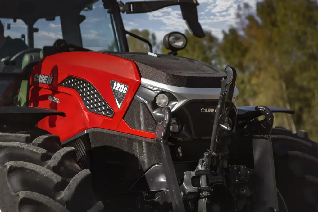 The one for all Today’s Farming requires more and more and that is why we enhanced one of our key products, the Farmall C with ActiveDrive 2 transmission. Beyond the updated external styling, the MY'25 comes with an overall tractor upsize, offering a bigger, more versatile design increasing workload capacity and a wide offering of tech-infused functionality at base, low-cost telematics, enhanced versatility for various implement applications boosting its flexibility. Adding a new dimension of driving experience with more comfort while enhancing the range of applications it can be used in.