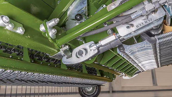 Oversiktsbilde av den indre mekanismen i KRONE Big Pack Gen 5 storballpresse, med synlige drivhjul og komprimeringskomponenter.