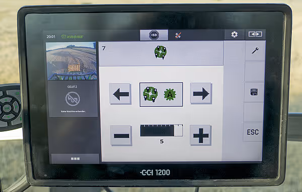 Kontrollskjerm som viser innstillinger for Krone Big Pack ballpresse. Displayet viser antall baller og ulike kontrollknapper.