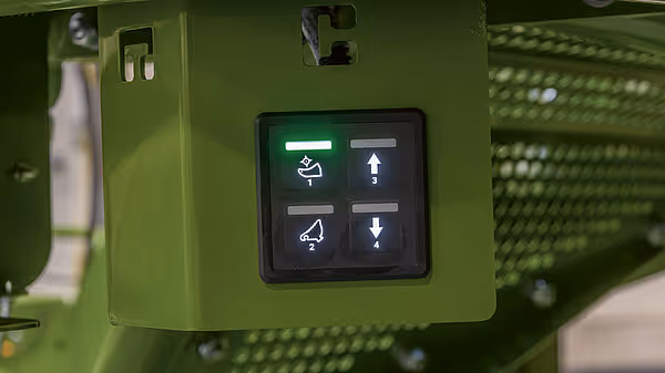 Betjeningspanel på KRONE BigPack med fire trykknapper for hydrauliske funksjoner som løfting og senking.