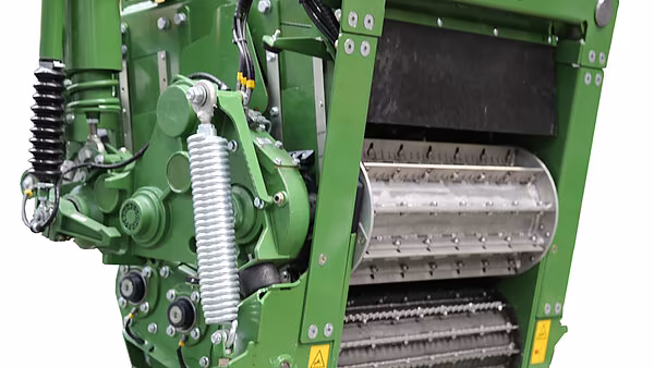 Detalj av fjærbelastet innmatingssystem med kraftige trykk- og trekkfjærer på Krone finsnitter.