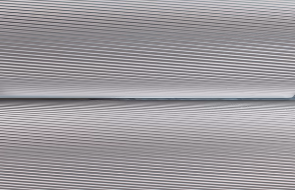 Nærbilde av ribbede OptiMAXX-valser med skråstilte tenner for effektiv kondisjonering.