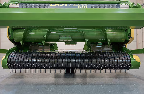 Frontvisning av KRONE EasyFlow 300 S pickup-innsamler med stor snekkeskrue og pickup-fingre.