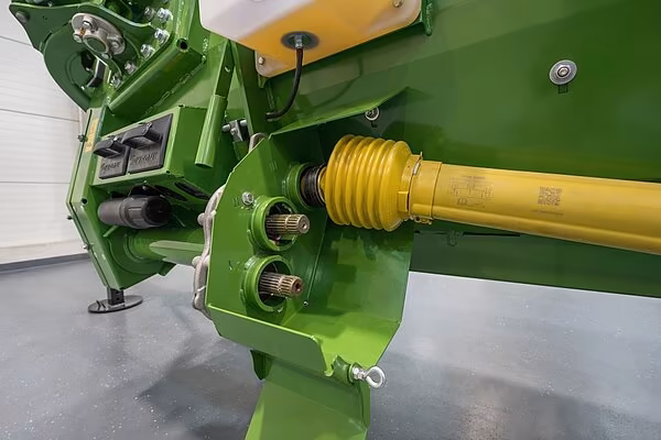 Nærbilde av 900 mm snekkeskrue og drivakselsystem på KRONE XDisc 710.