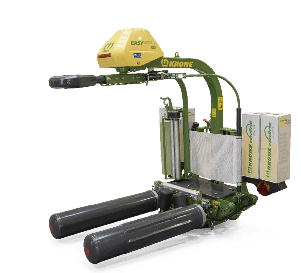 KRONE EasyWrap 150 rundballepresser med grønt chassi og gul topp, vist mot svart bakgrunn.