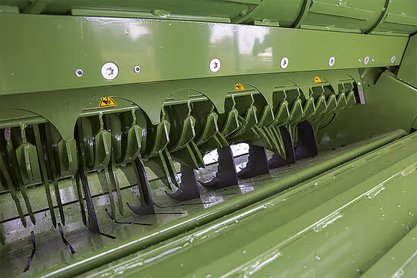 Kniver og skjæresystem på Krone Fortima rundballpresse for kutting av fôrmateriale.