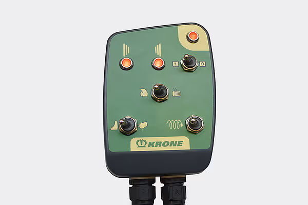 KRONE betjeningsboks med grønt panel og flere kontrollknapper for maskininnstillinger.