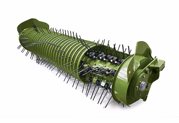 Perspektivbilde av KRONE RX rotorklipper med grønt chassi, synlige rotortinder og kom-formasjon.