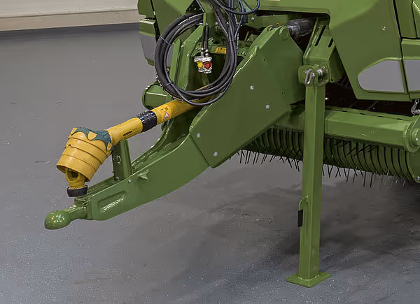 Detalj av hydraulisk koblingshode på siden av en grønn KRONE RX vogn med gul beskyttelseshette.