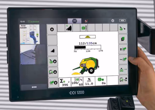 Digital kontrollskjerm for Krone Varipack Plus rundballpresse som viser driftsparametere og status. Skjermen viser ballepress-ikon og ulike innstillinger for drift.