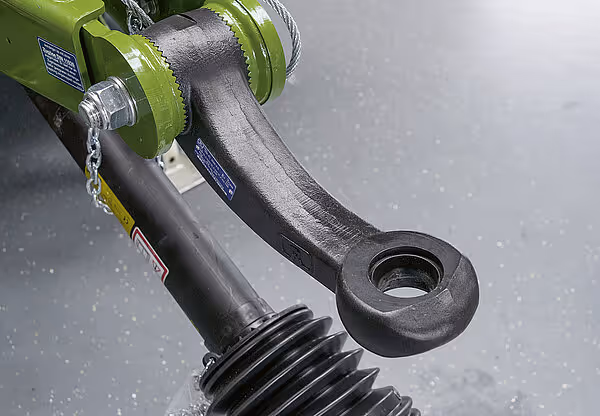 Grønn hydraulisk sylinder med gummibeskyttelse og metallkoblinger for KRONE VariPack Pro rundballpresse.