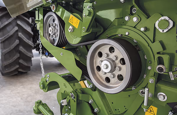 Detaljbilde av drivakselen og rotormotoren på KRONE-meiemaskin med kullager og festeelementer.