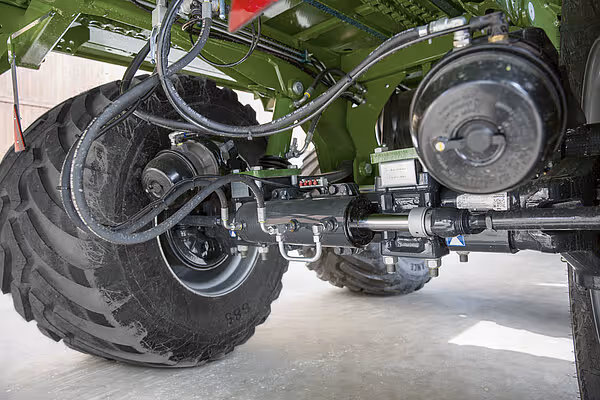 Understellskonstruksjon på Krone ZX-vogn med hydrauliske sylindre og aksler.