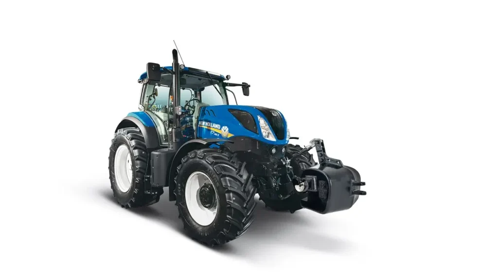 New Holland T7.265 S-traktor studiobilde, sett fra en trekvart frontvinkel med vekt på fronten.