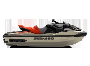 Studiobilde av en Sea-Doo RXT-X RS sett fra siden