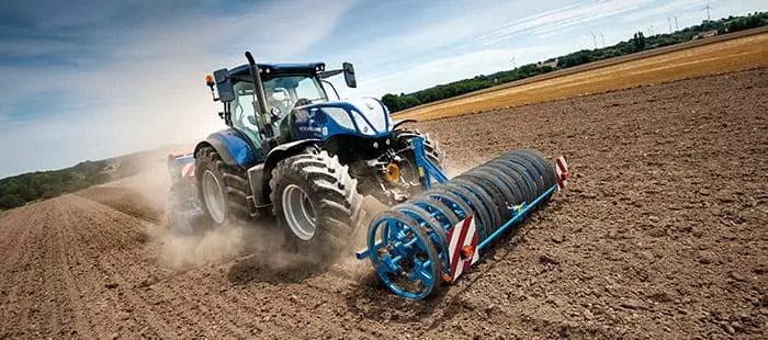 T7 SWB Blue Power traktor i et elegant design, med fokus på stil og kraft.